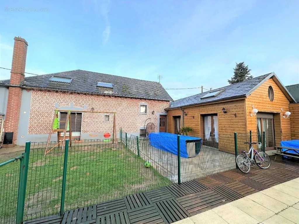 Jardin - Maison avec Piscine à Bertincourt