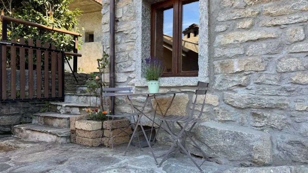 Terrace - Rustic House with Mountain View in Varzo