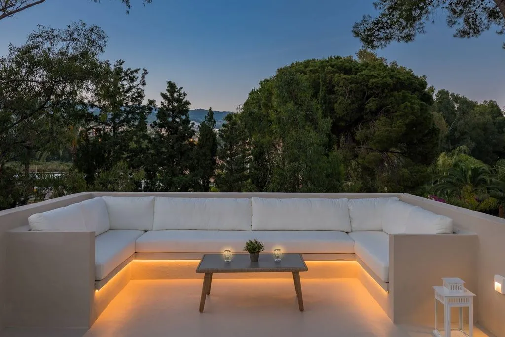Terrace - Beachside Villa with Pool in Marbella