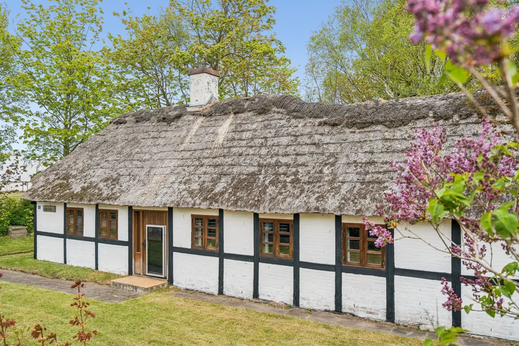 2-room house in Asaa