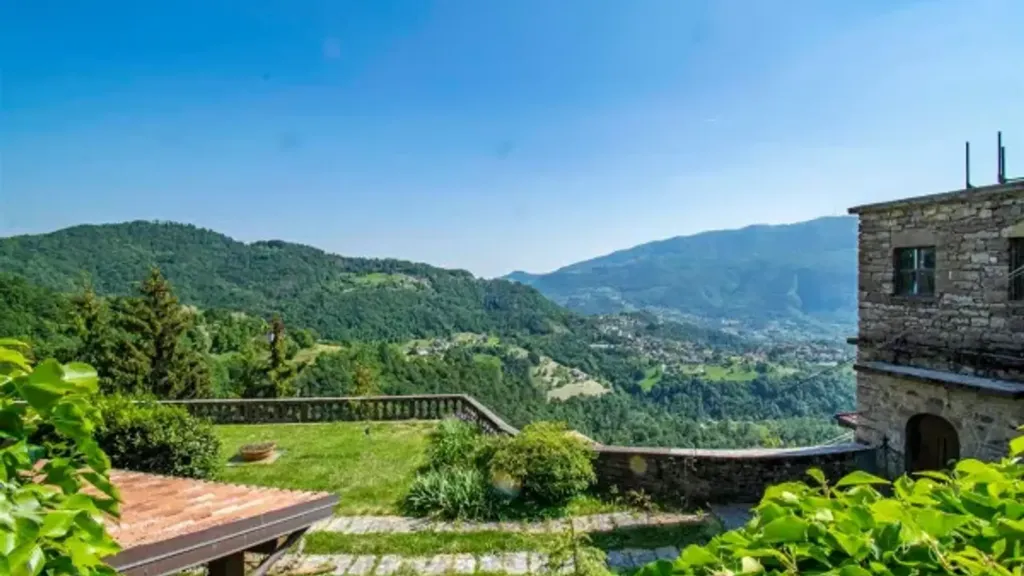 Terrass - Rustic Stone Cottage in Corna Imagna