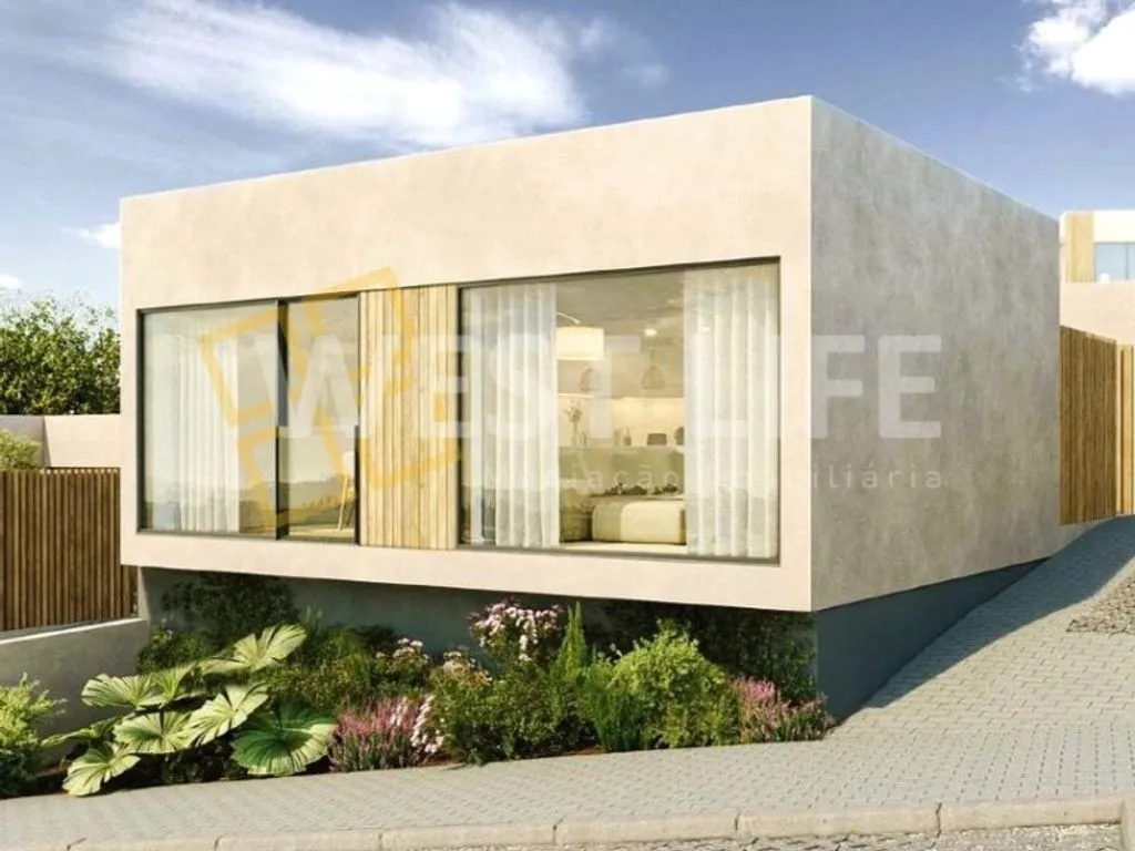 Contemporary House with Private Garden in Mafra