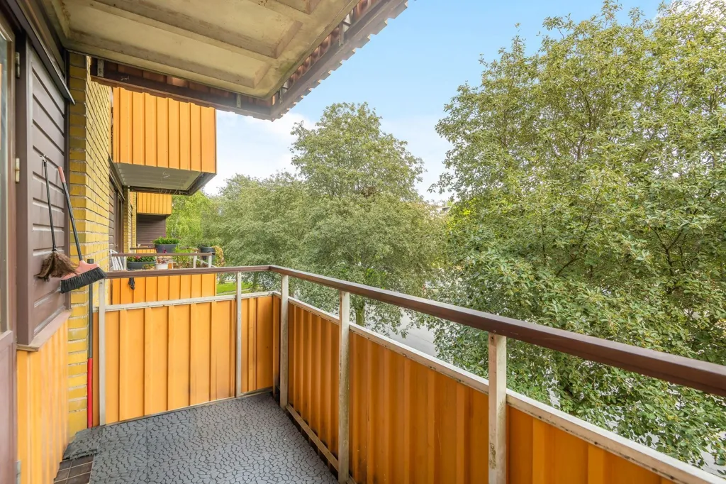 Balcon - 3-Room Apartment with Balcony in Akalla