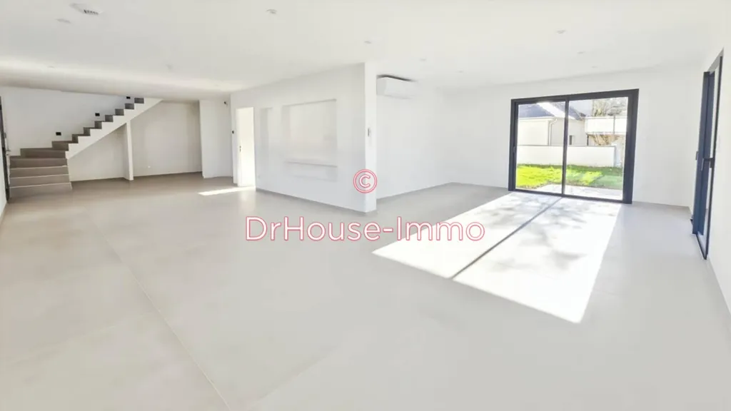 Séjour - Maison Moderne avec Toit Terrasse à Bretigny