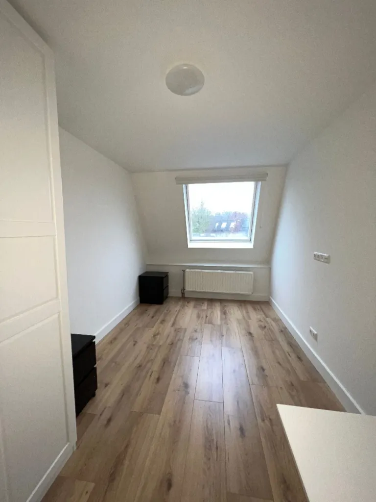 Magamistoad - Fully Renovated End-Unit in Heerlen