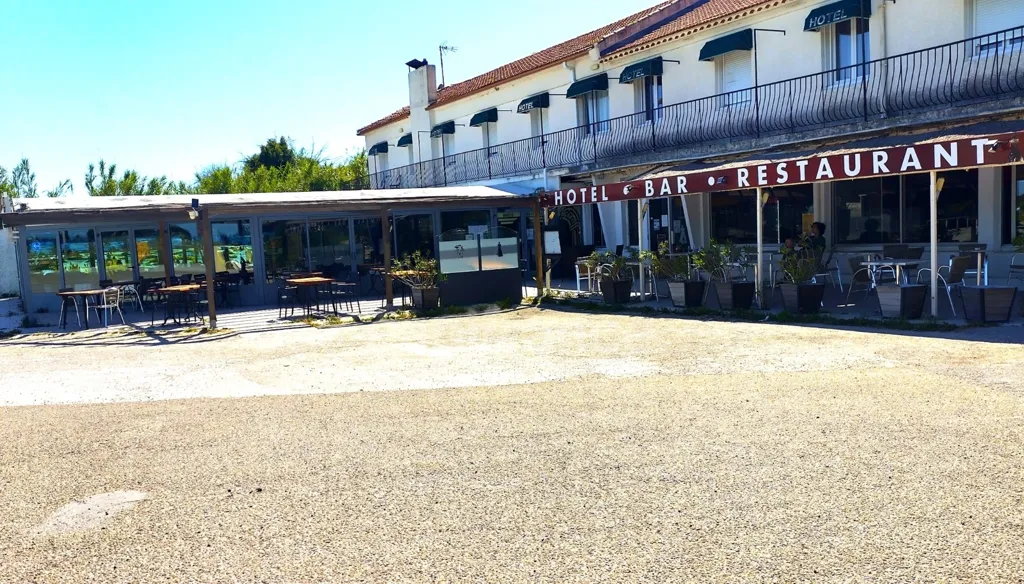 Extérieur - Restaurant Bar Hôtel avec 20 Chambres près d'Aigues-Mortes
