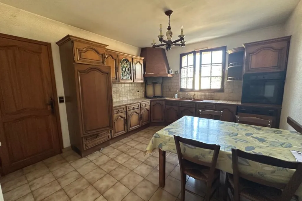 Köök - Spacious Family House with Garden in Préchac