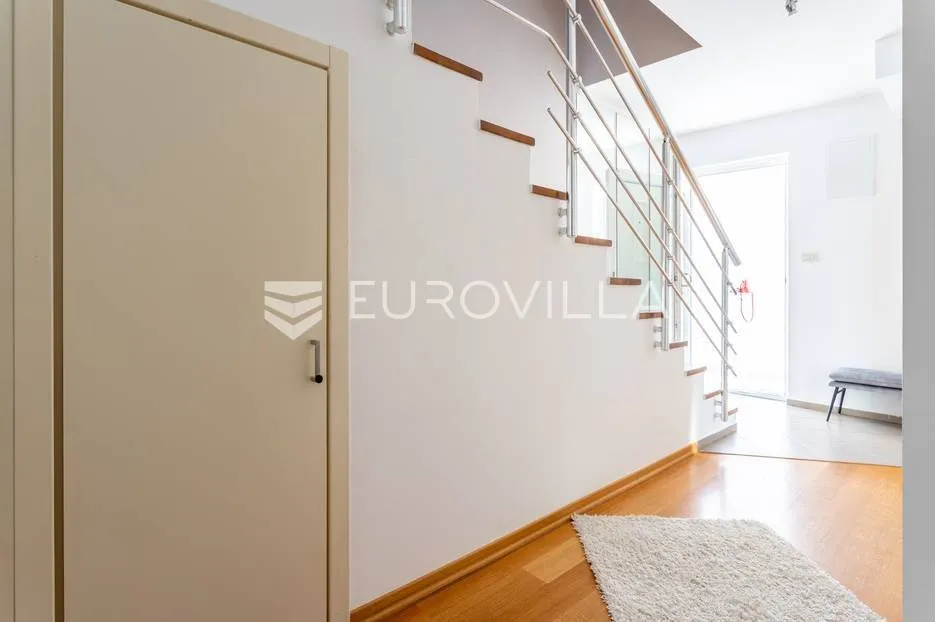 Esik - Villa with Sea View in Podstrana, Split