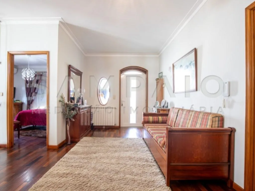Esik - Luxury House with River View in Gondomar