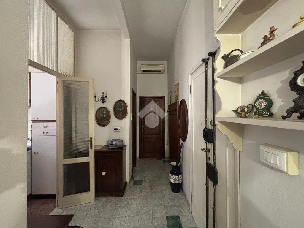 Esik - Apartment with Balcony in Pontedera
