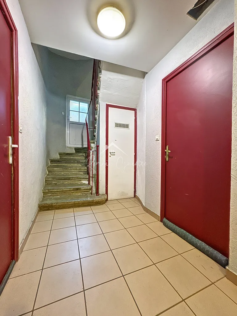 Esik - Six-Unit Investment Property in Millau Centre