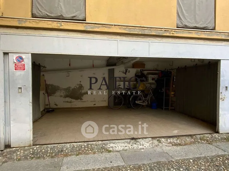 Garage - Restored Apartment with City View in Como