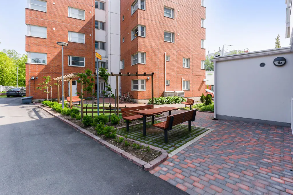Jardin - Modern Flat with Balcony in Pukinmäki, Helsinki