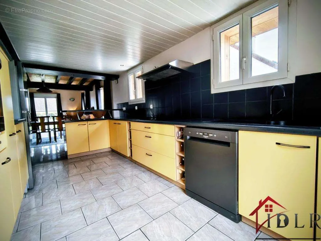 Cuisine - Maison Authentique avec Jardin à Petit-Mercey