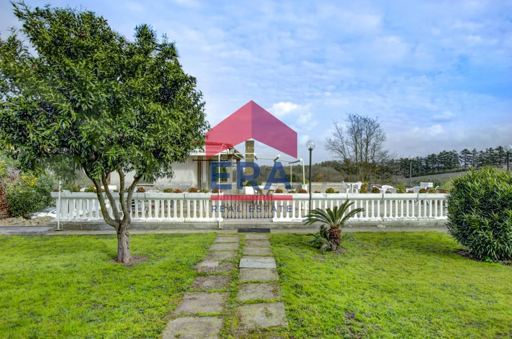 Jardin - Villa with 4.5-Hectare Park in Ardea