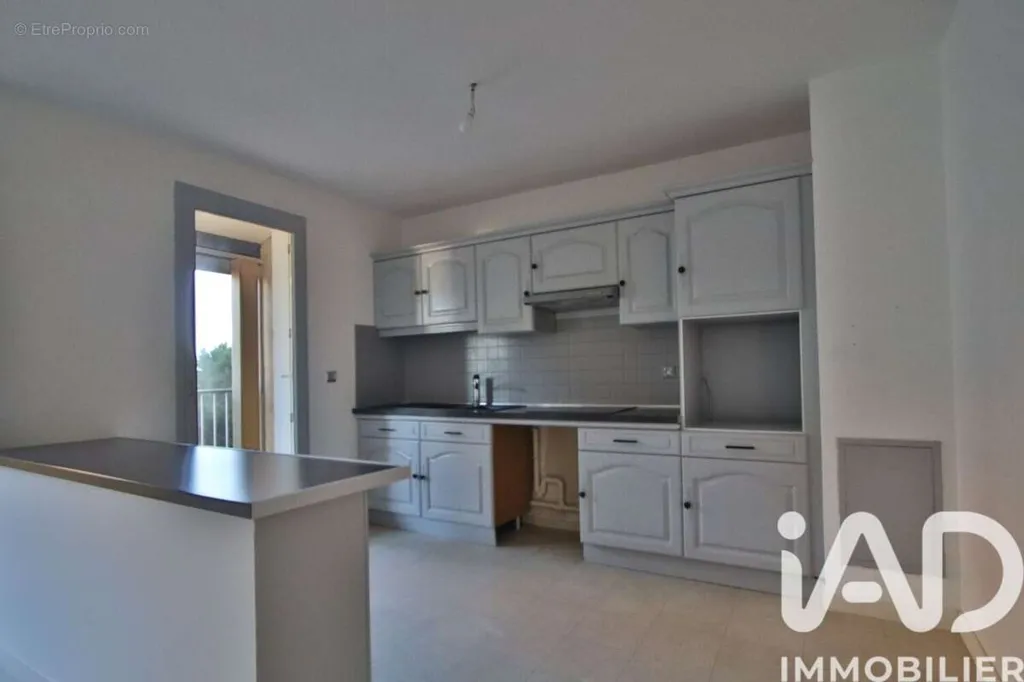Kitchen - Bright 2-Bedroom Apartment with Balcony in Narbonne