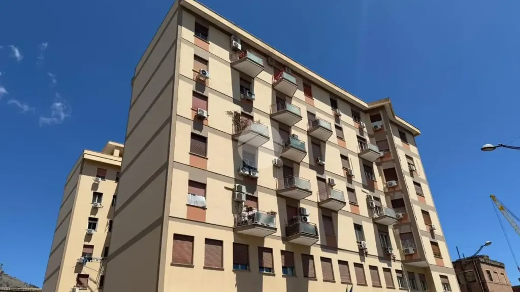 Exterior - 2-Bedroom Apartment with Balcony in Palermo