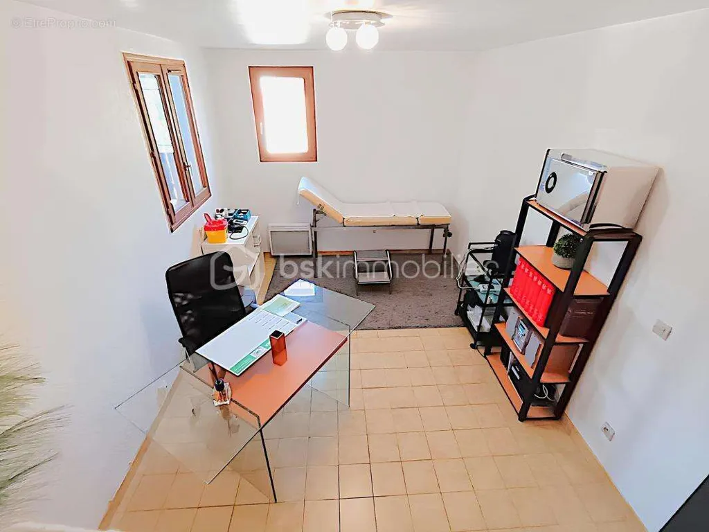 Kabinet - Medical Office with Parking in La Seyne-sur-Mer