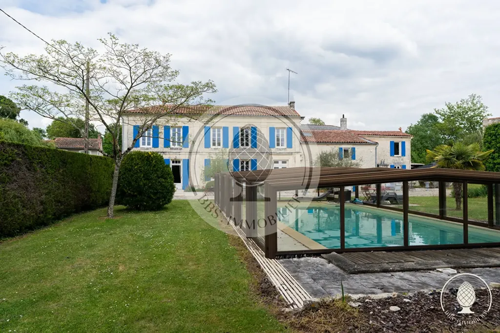 Piscine - Longère Charentaise avec Piscine à Vouhé