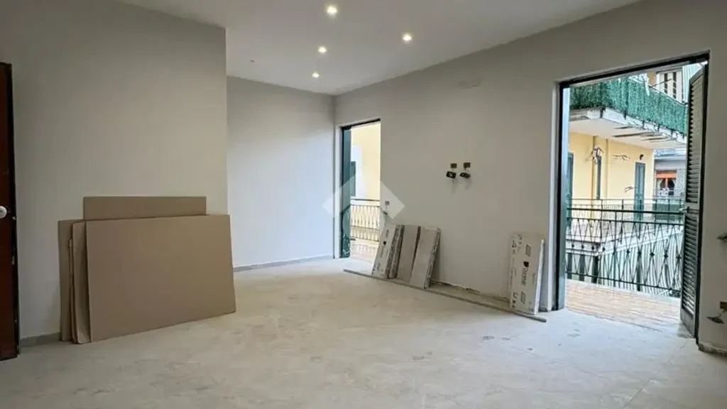 Pièces - Modernised Apartment with Balcony in Afragola