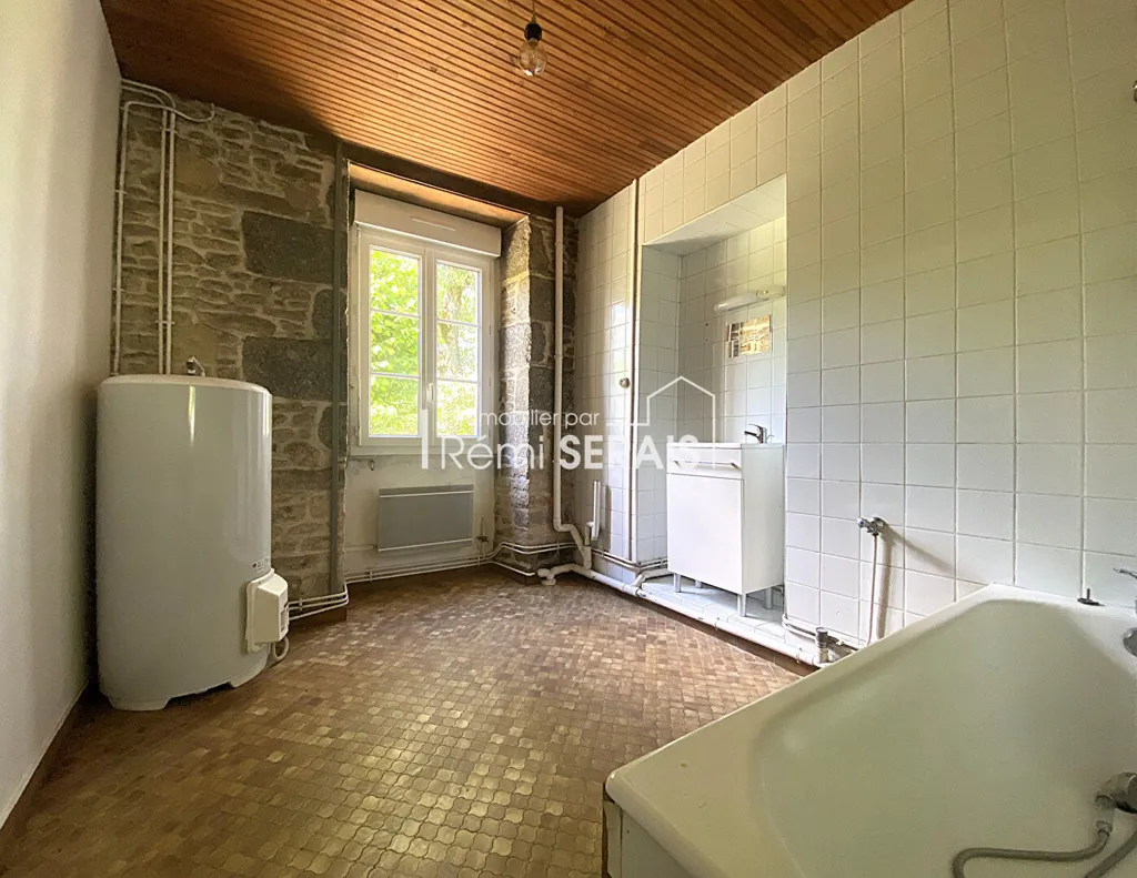 Bathrooms - 10-room house in Valframbert