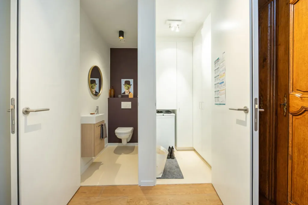 Esik - Flat with Terrace in Turnhout
