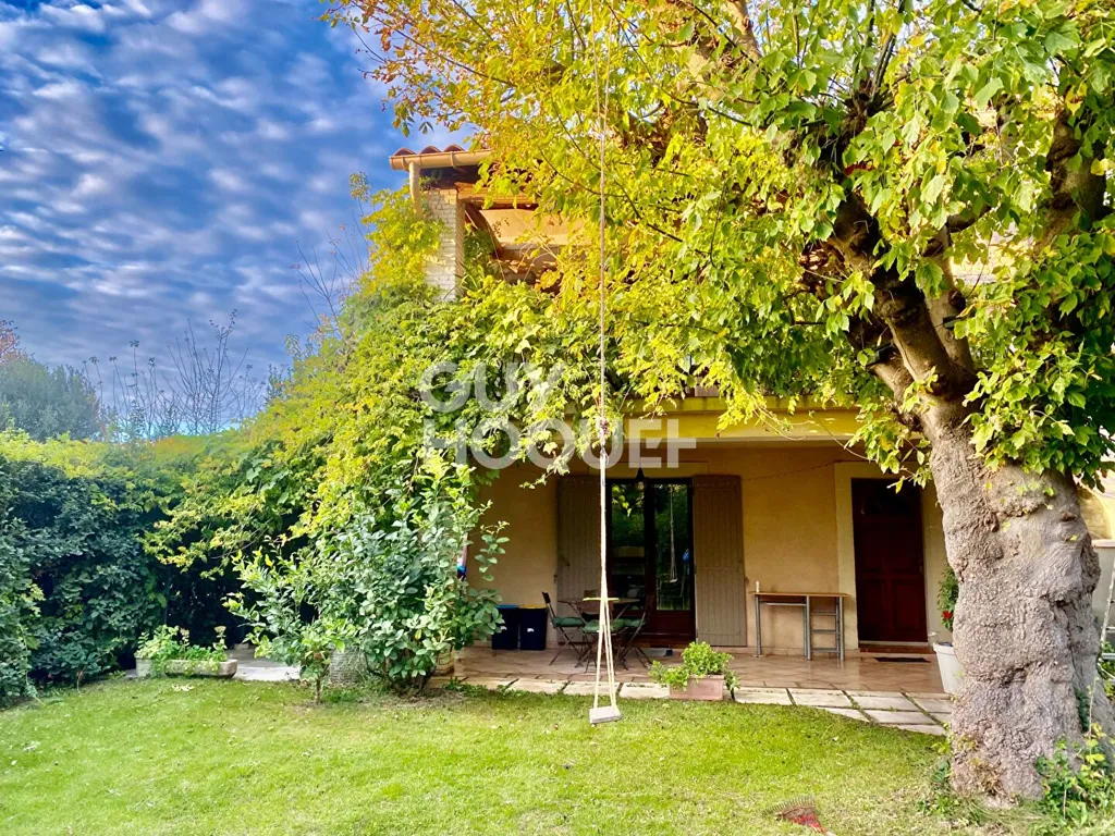 Aed - Garden-Accessed Garden Flat in Avignon