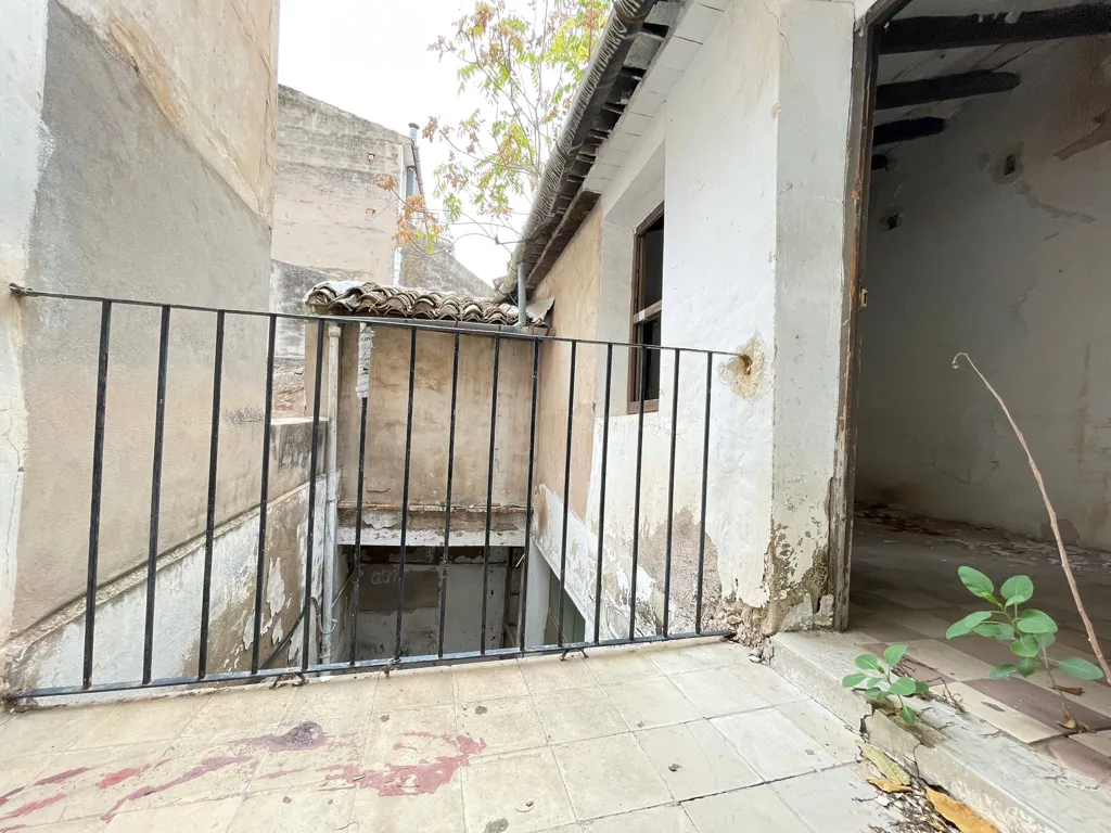 Aed - 1-Bedroom House for Renovation in Elda