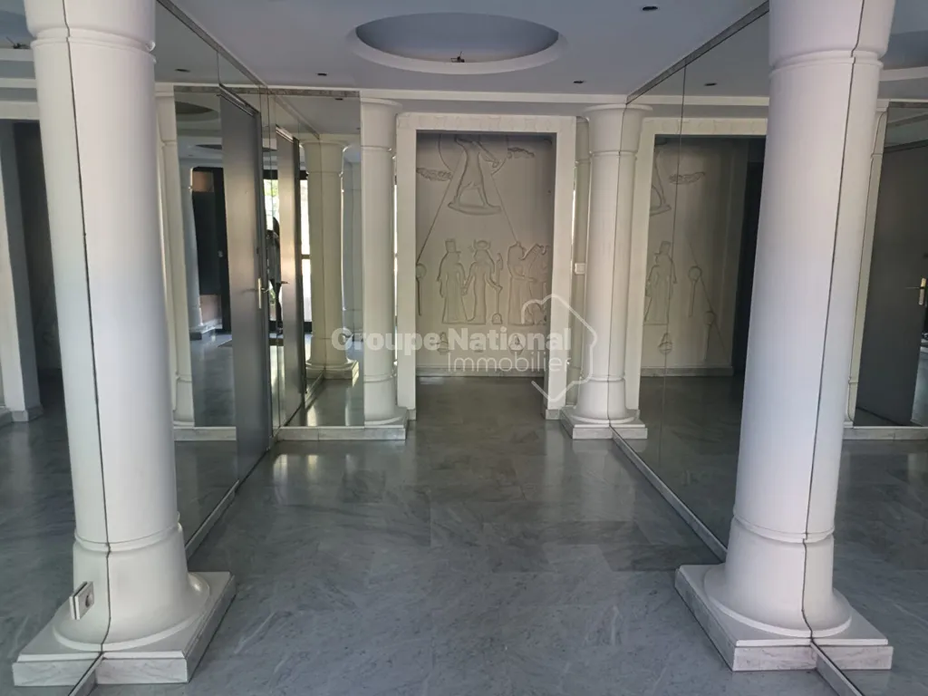 Esik - 2-Bedroom Flat with Balcony in Peymeinade