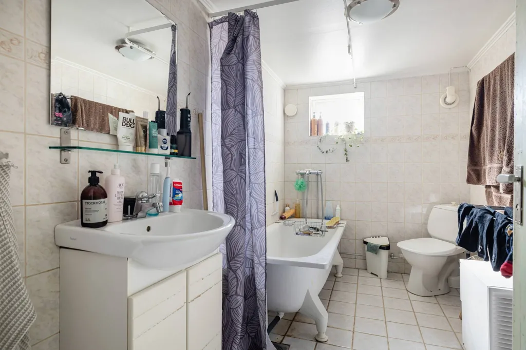 Salles de bain - Charming Villa with Garden in Saltsjö-Boo