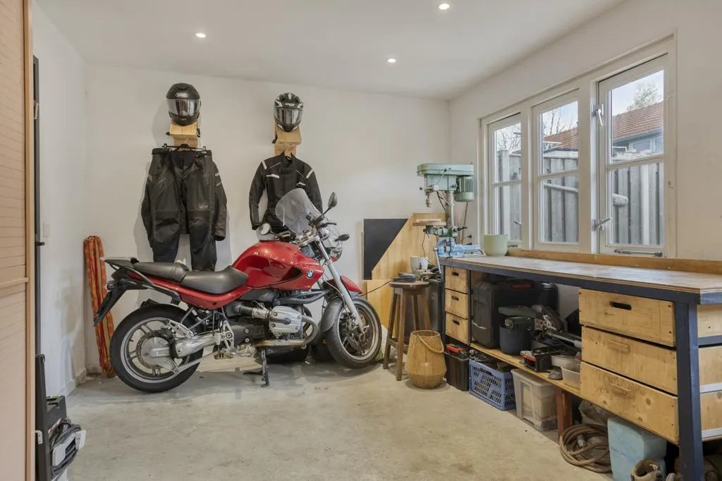 Garage - Characterful Semi-detached House with Garden in Tilburg