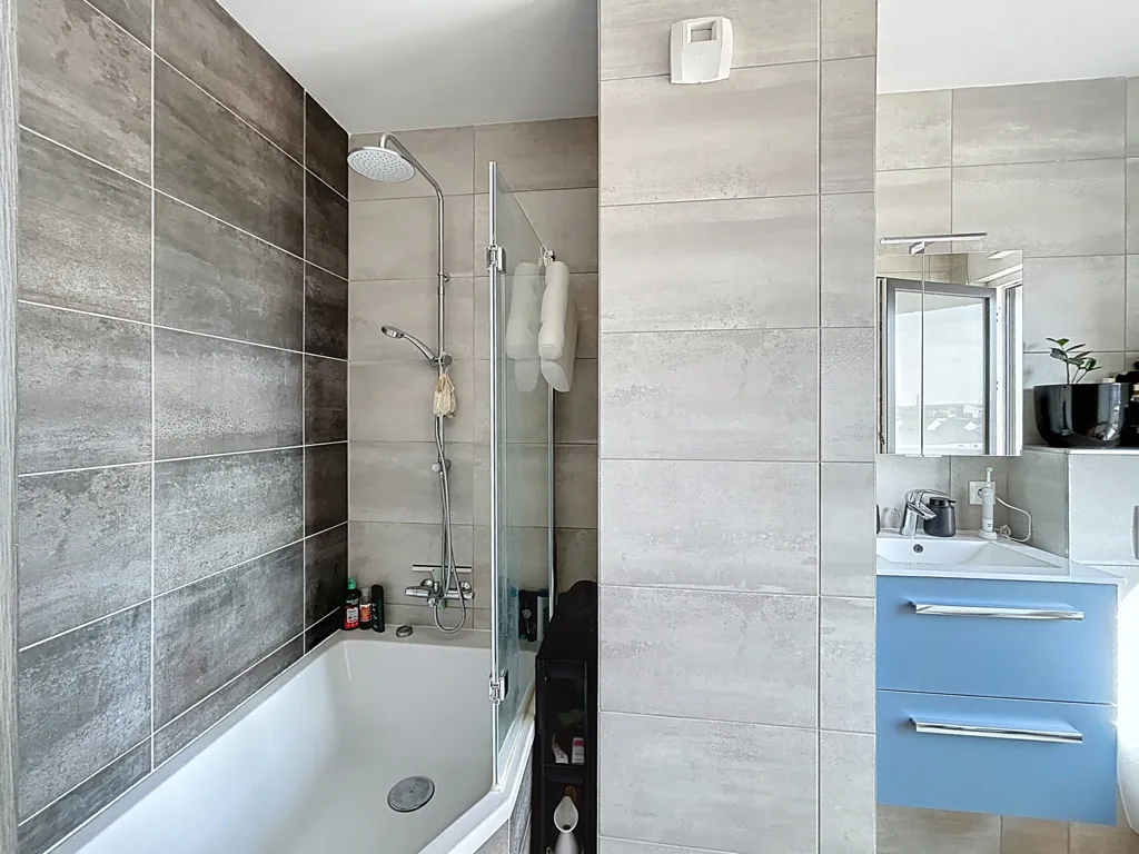 Bathrooms - Duplex with Terrace in Modern Residence