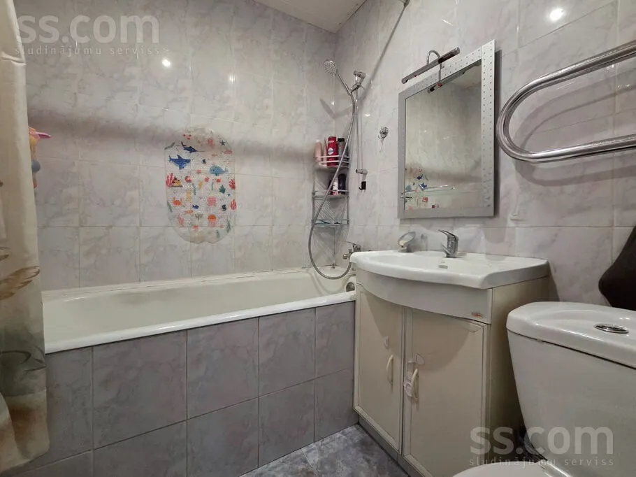 Salles de bain - Bright Three-Bedroom Flat in Pļavnieki, Riga