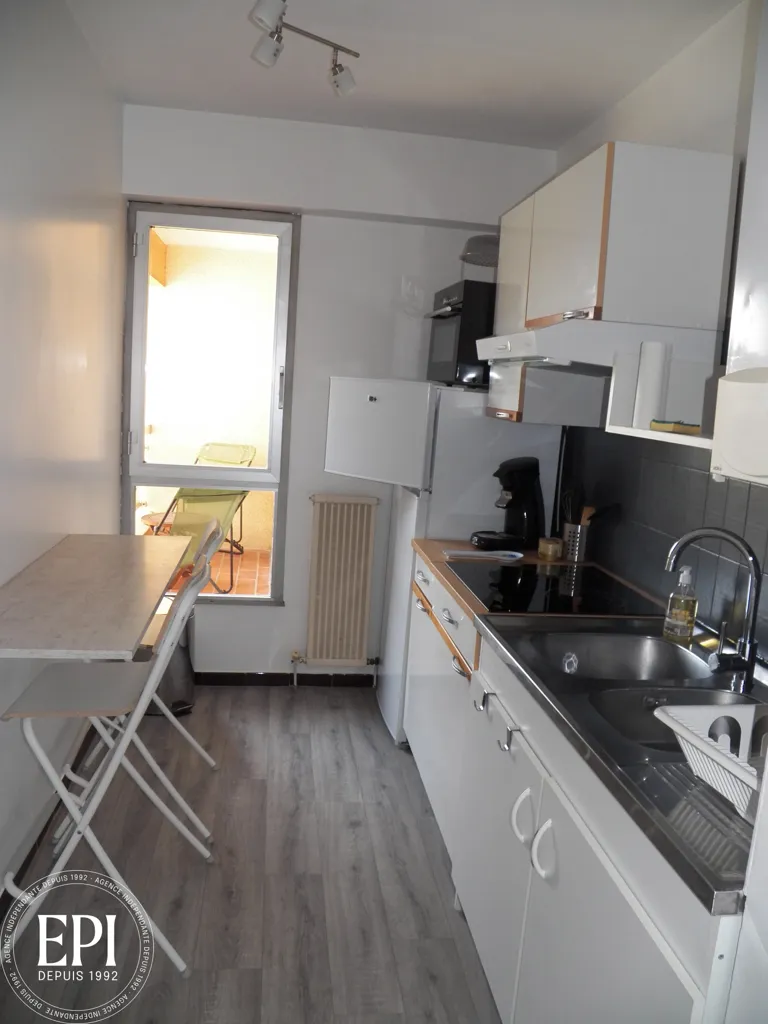 Cucina - Furnished Flat with Balcony in Central Location