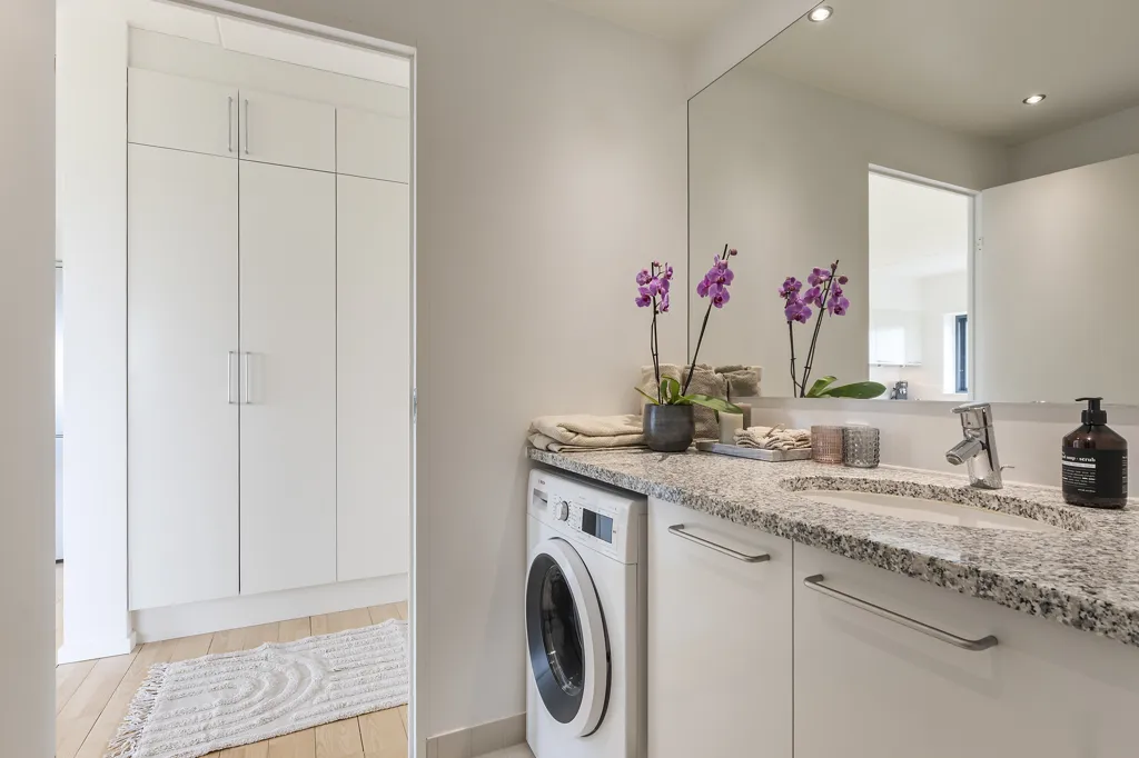 Bagni - 3-Bed Apartment with Balconies in Søborg