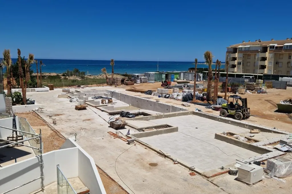 Bassein - Seafront Apartment with Pool in Denia