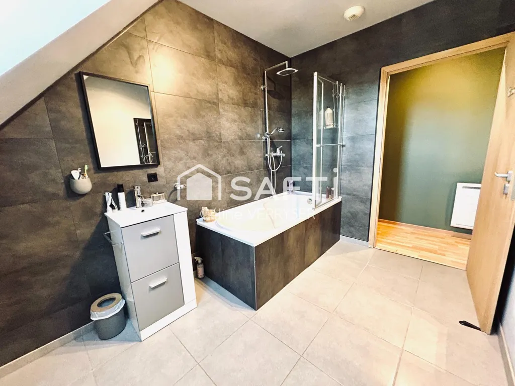 Vannitoad - Semi-detached House with Pool in Oudezeele