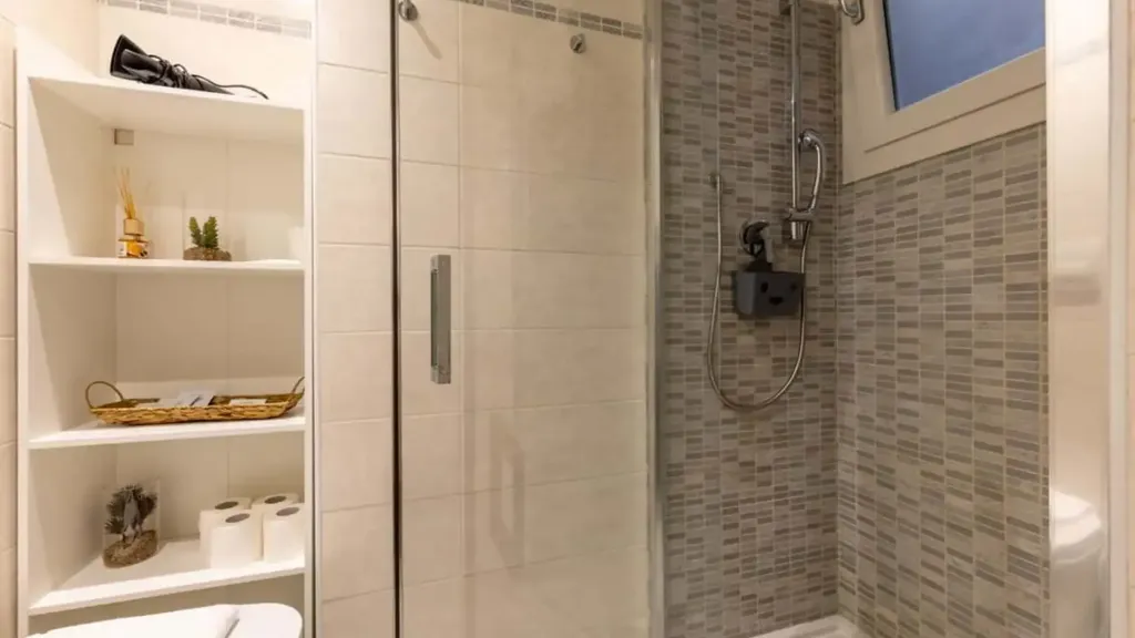 Bathrooms - Fully Furnished Studio in Milan