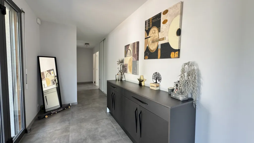 Hallway - Contemporary Villa with Pool in La Talaudière