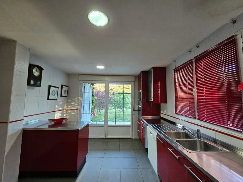 Kitchen - Chalet with Pool in Sierra Norte, Madrid