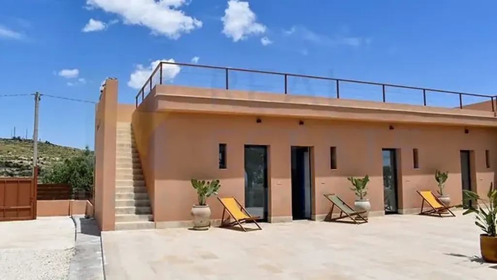Bassein - Baroque Villa with Pool in Noto