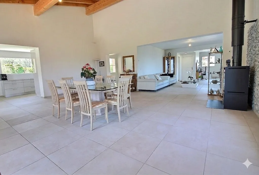Salle à manger - Maison Contemporaine avec Vue Lac Léman à Maxilly-sur-Léman