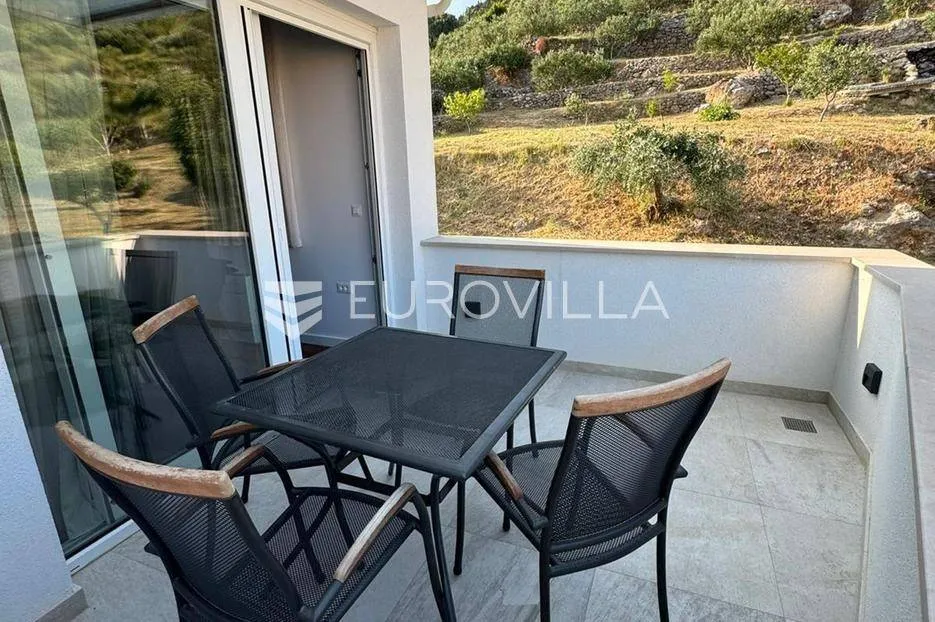 Balcon - Luxury Penthouse with Plot in Bol Town Centre