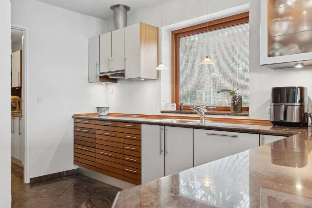 Cuisine - Villa with Private Beach and Lake in Snoghøj