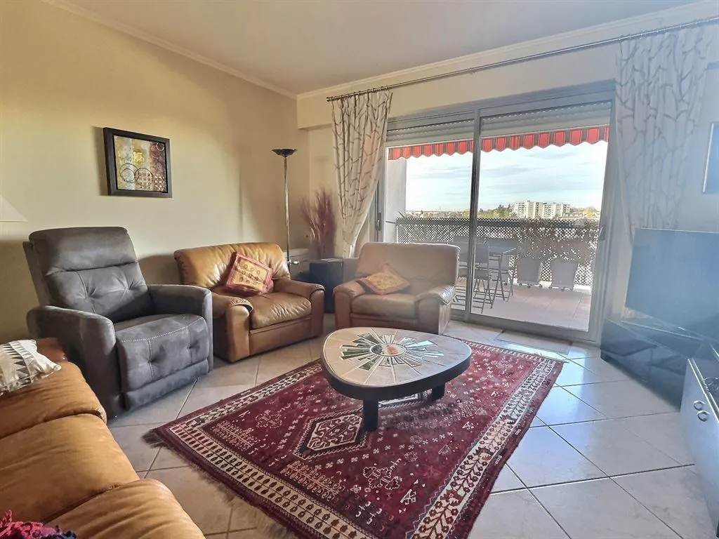 Séjour - Appartement 5 Pièces avec Terrasse à Orléans