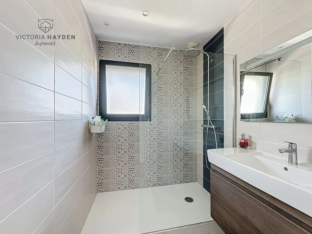 Vannitoad - Contemporary Villa with Pool in Sauvagnon