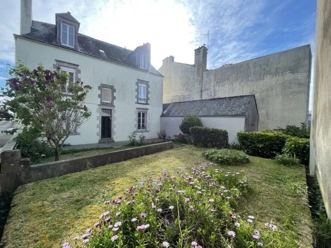 Aed - City House with Garden in Douarnenez