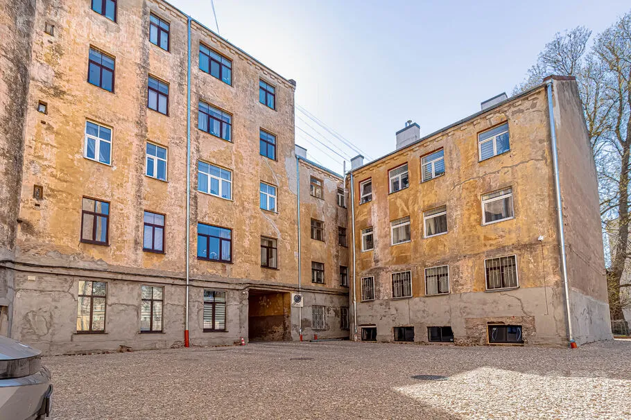 Appartement 6 pièces à Rīga