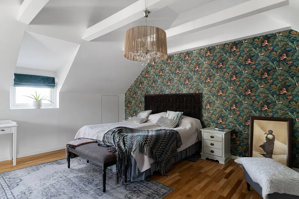 Magamistoad - Renovated Terraced House with Corner Plot