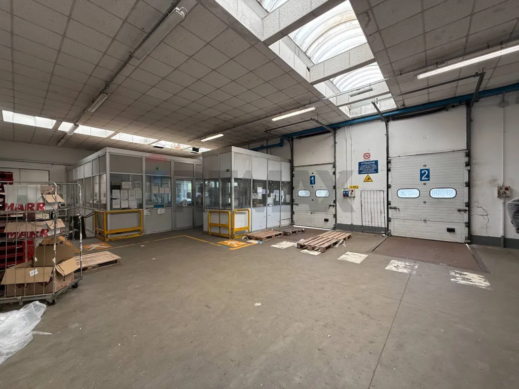 Pièces - Industrial Warehouse near Milan